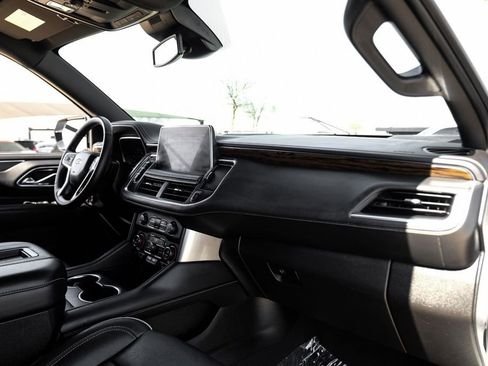 Used 2023 Chevrolet Suburban Premier image 9