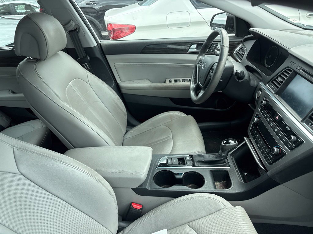 Used 2016 Hyundai Sonata Limited w/ Option Group 05 FWD image 7
