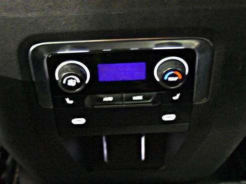 Used 2022 Chevrolet Tahoe RST w/ Luxury Package AWD/4WD image 32