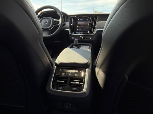 Used 2025 Volvo V90 B6 Cross Country Plus w/ Protection Package Premier image 11