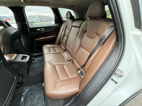 Used 2018 Volvo XC60 T5 Momentum w/ Convenience Package AWD/4WD image 20