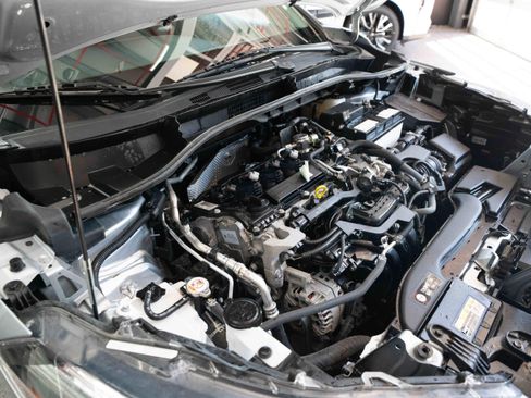 Used 2024 Toyota Corolla Cross XLE FWD image 32