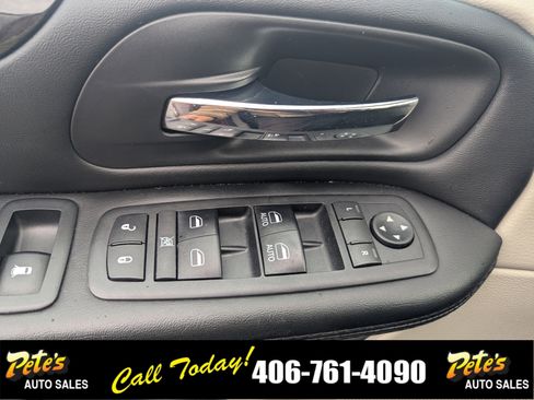 Used 2018 Dodge Grand Caravan SE w/ UConnect Hands-Free Group image 20