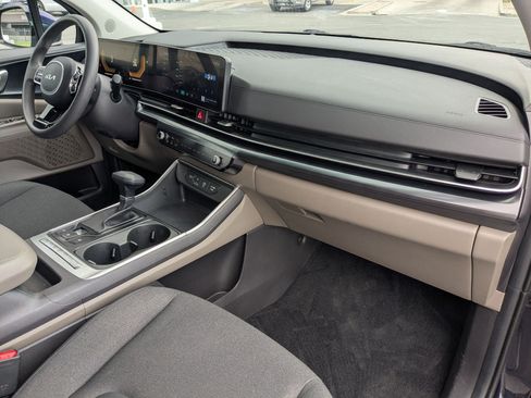 Certified 2025 Kia Carnival LX FWD image 28