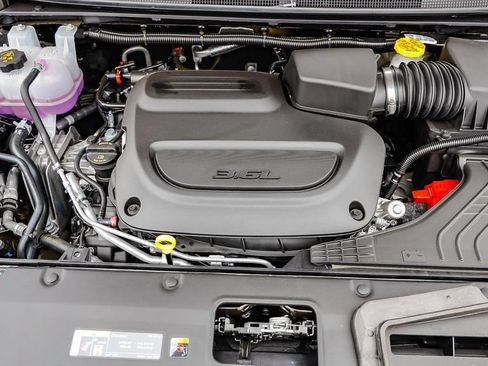 New 2027 Chrysler Pacifica Select FWD image 32