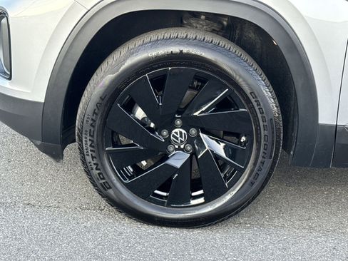 Used 2025 Volkswagen Atlas Cross Sport SE w/ Panoramic Sunroof Package image 12