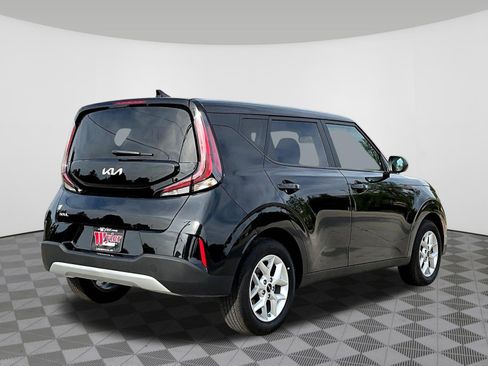 Used 2025 Kia Soul LX FWD image 6