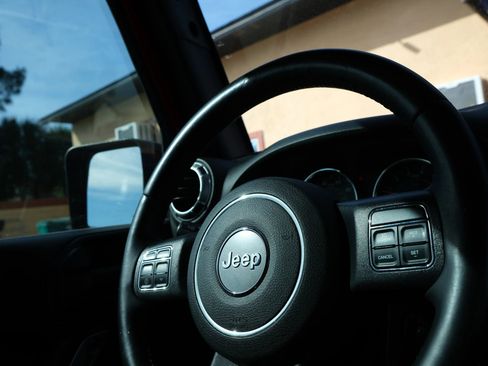 Used 2016 Jeep Wrangler Unlimited Sahara w/ Connectivity Group image 42