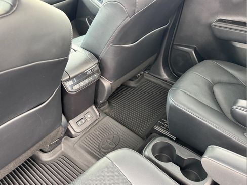 Used 2021 Toyota Highlander Platinum AWD/4WD image 12