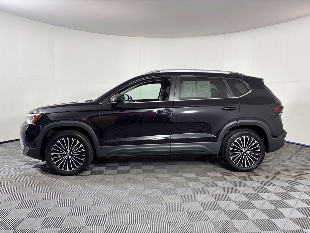 Used 2025 Volkswagen Taos SE FWD image 16