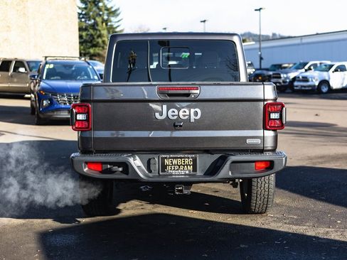 Used 2023 Jeep Gladiator Overland w/ Popular Equipment Package image 12