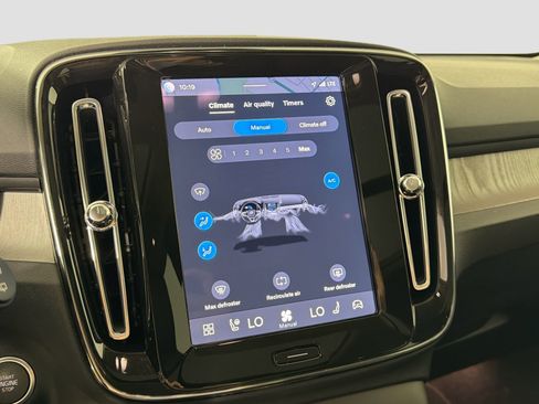 Certified 2025 Volvo XC40 B5 Plus image 16