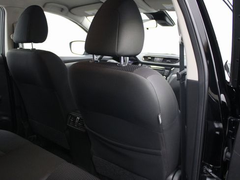 Used 2020 Nissan Rogue Sport S image 19