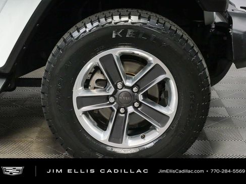 Used 2021 Jeep Wrangler Unlimited Sahara AWD/4WD image 35