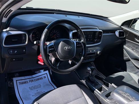 Used 2019 Kia Sorento S image 14