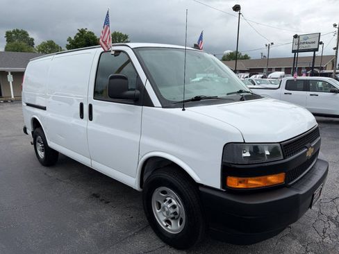 Used 2022 Chevrolet Express 2500 w/ Driver Convenience Package RWD image 4