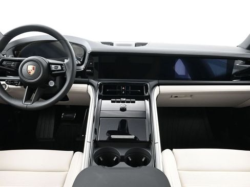 Used 2026 Porsche Panamera image 9