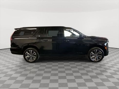 Used 2025 Cadillac Escalade ESV Sport image 2