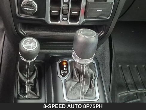 Used 2022 Jeep Wrangler Unlimited Sahara w/ Cold Weather Group AWD/4WD image 27