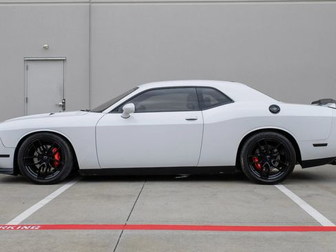 Used 2011 Dodge Challenger SRT8 RWD image 10