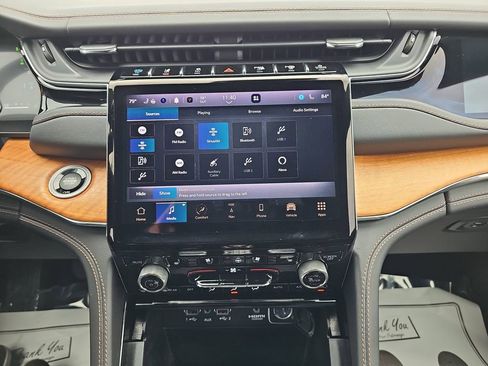 Used 2023 Jeep Grand Cherokee Summit image 25