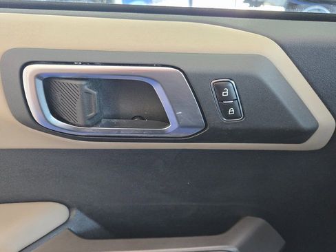 Used 2023 Ford Bronco Wildtrak image 12