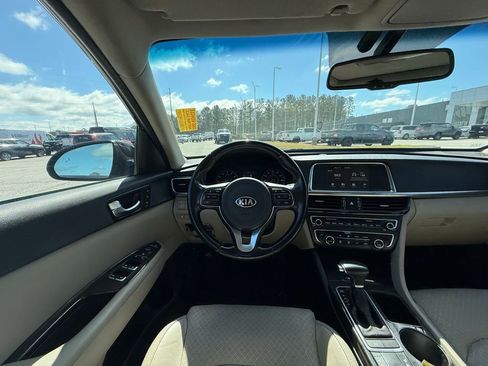 Used 2018 Kia Optima EX w/ Premium Package image 13