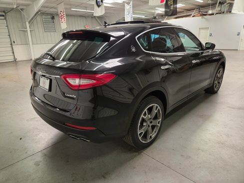Used 2017 Maserati Levante AWD/4WD image 9