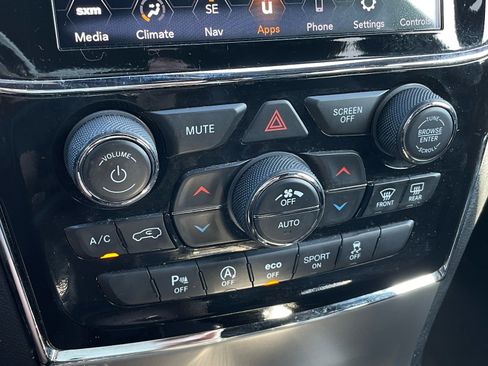 Used 2021 Jeep Grand Cherokee Limited w/ Luxury Group II AWD/4WD image 15