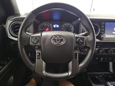 Used 2020 Toyota Tacoma TRD Off-Road w/ Technology Package AWD/4WD image 17