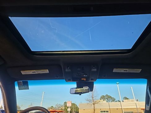 Used 2019 Cadillac Escalade Platinum image 31