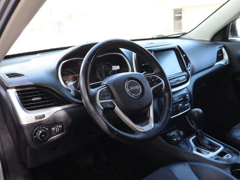 Used 2016 Jeep Cherokee Trailhawk w/ Cold Weather Group image 15