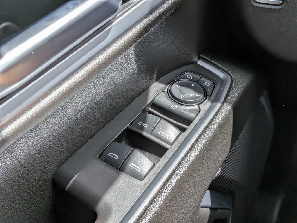 Used 2025 Chevrolet Silverado 1500 LT AWD/4WD image 19