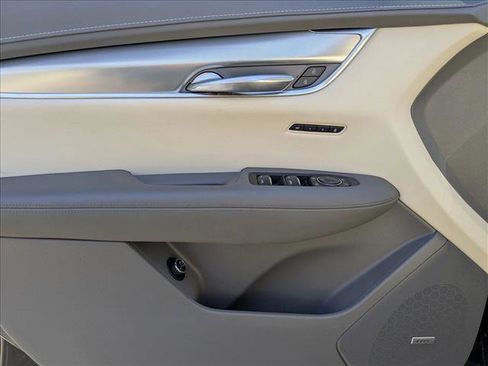 Used 2020 Cadillac XT5 Premium Luxury image 9