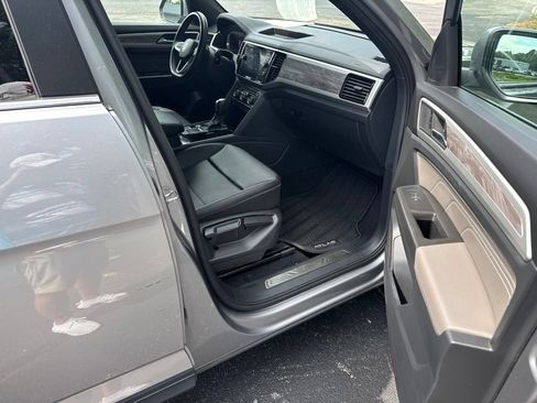 Used 2023 Volkswagen Atlas Cross Sport SE w/ Black Wheel Package FWD image 10