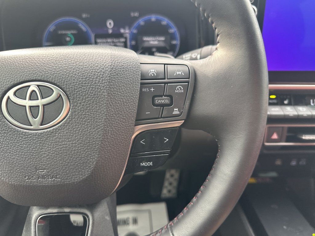 Used 2025 Toyota Camry XSE FWD image 13