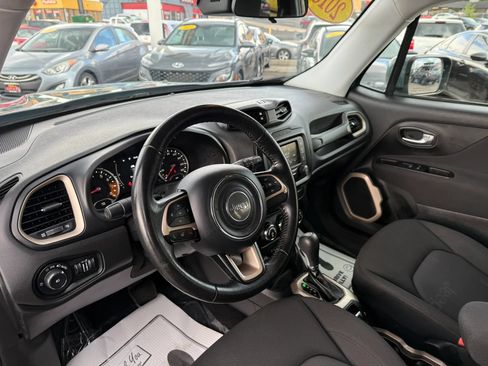 Used 2016 Jeep Renegade Latitude AWD/4WD image 11