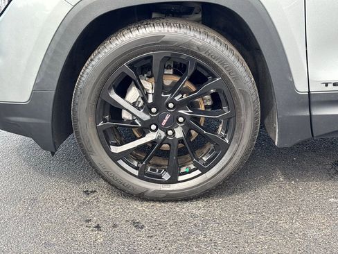 Used 2023 GMC Terrain SLE w/ Driver Convenience Package image 11