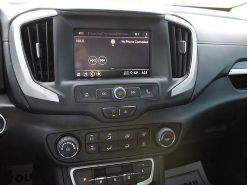 Used 2022 GMC Terrain SLE image 33