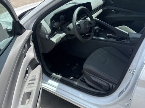 Used 2024 Hyundai Elantra SEL FWD image 10