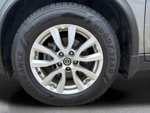 Used 2020 Nissan Rogue SV FWD image 26