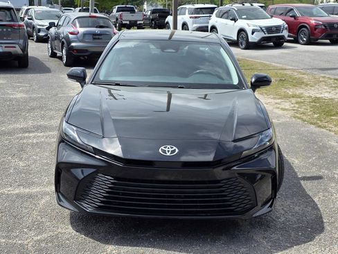 Used 2025 Toyota Camry LE image 3