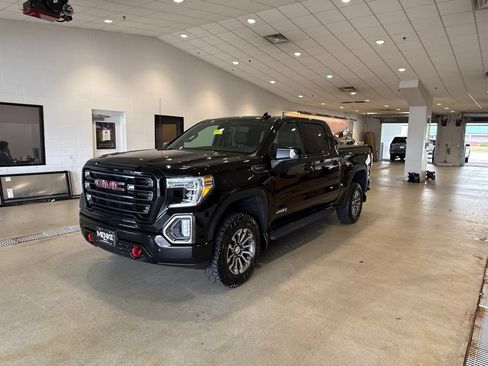 Used 2022 GMC Sierra 1500 AT4 w/ AT4 Premium Package AWD/4WD image 3