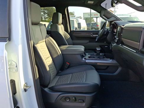 Used 2025 Chevrolet Silverado 1500 ZR2 w/ Technology Package AWD/4WD image 35