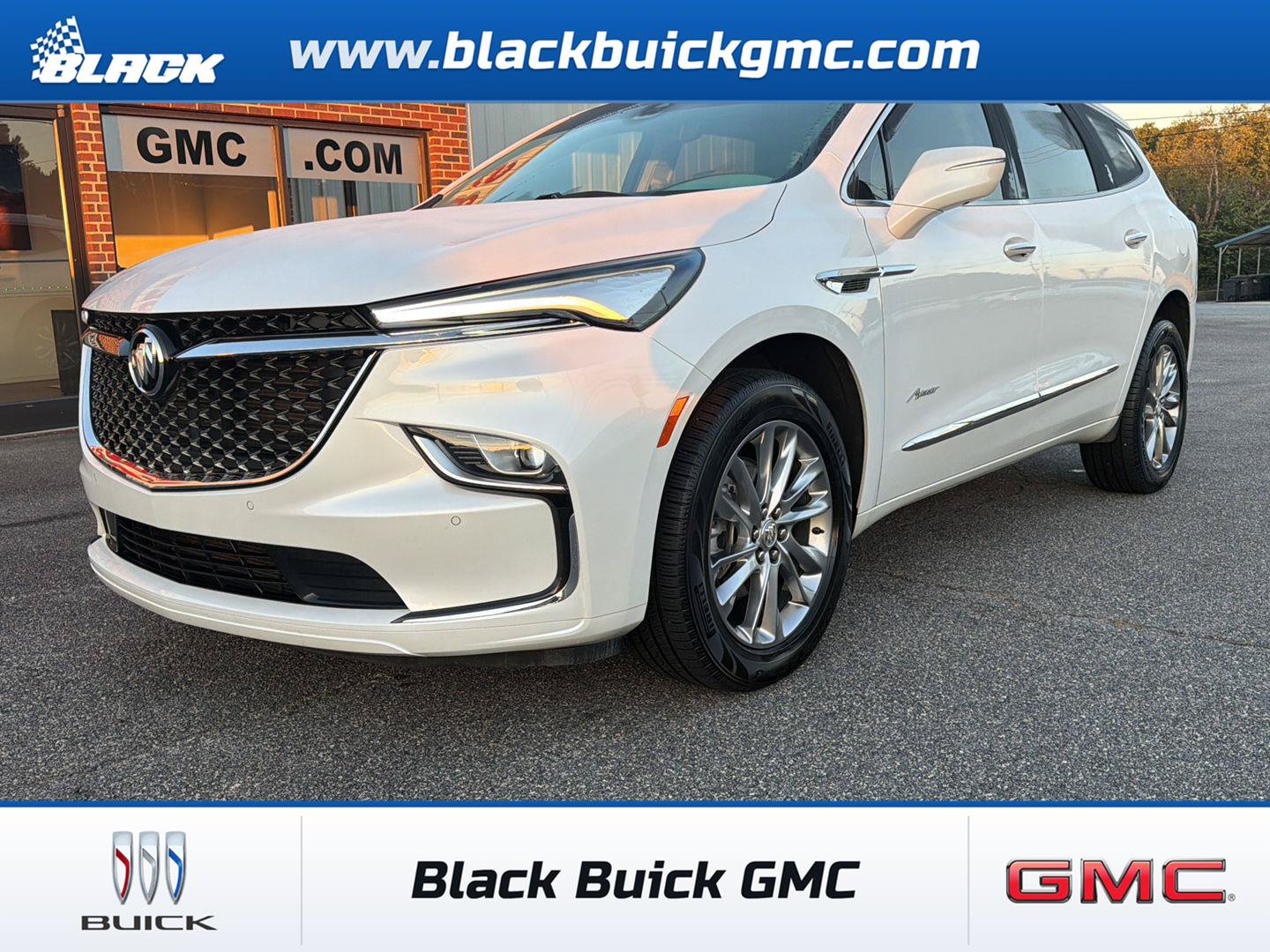 Used 2023 Buick Enclave Avenir FWD image 1
