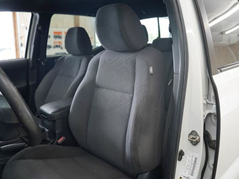 Used 2017 Toyota Tacoma TRD Sport w/ Tow Package (A/T) AWD/4WD image 25