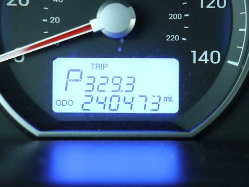 Used 2011 Hyundai Santa Fe GLS image 11