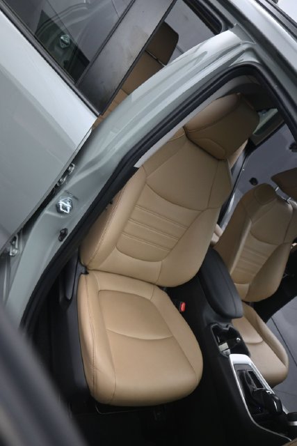 Used 2022 Toyota RAV4 XLE Premium FWD image 18