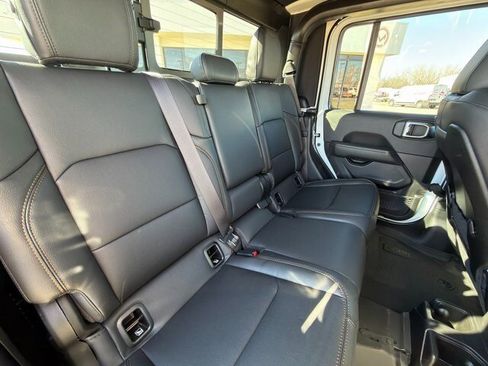 New 2025 Jeep Gladiator Sport image 29