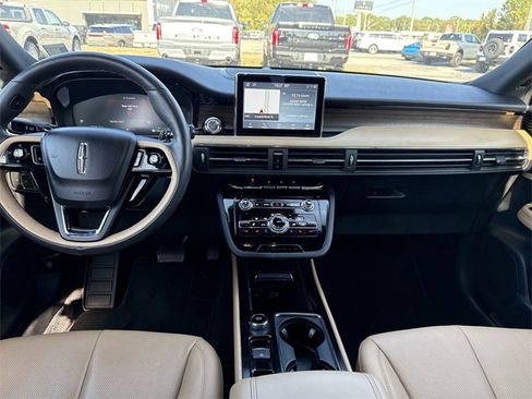 Used 2022 Lincoln Corsair Reserve w/ Elements Package image 18